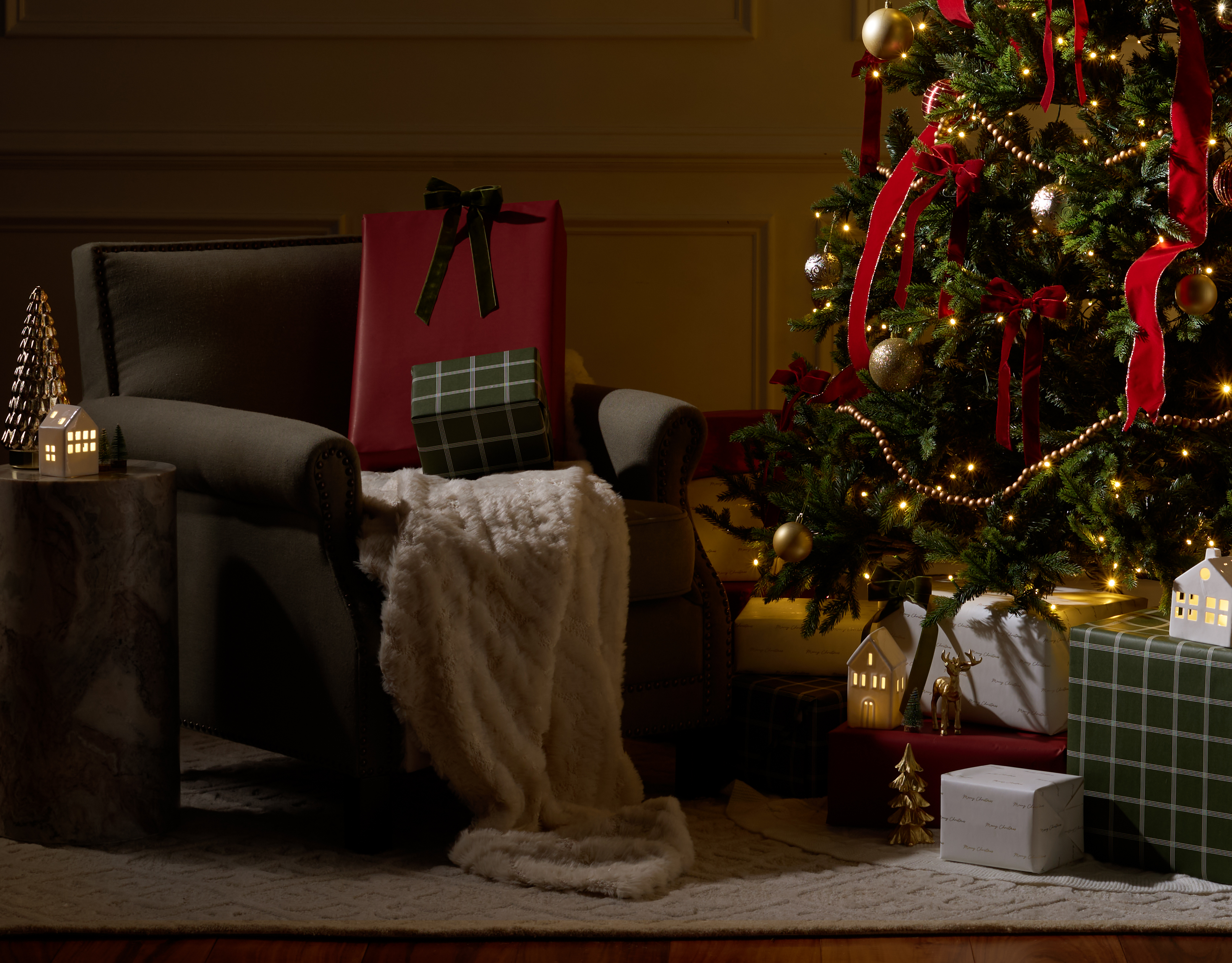 Pre-lit Artificial Christmas Tree-FXP2015A-Living Room